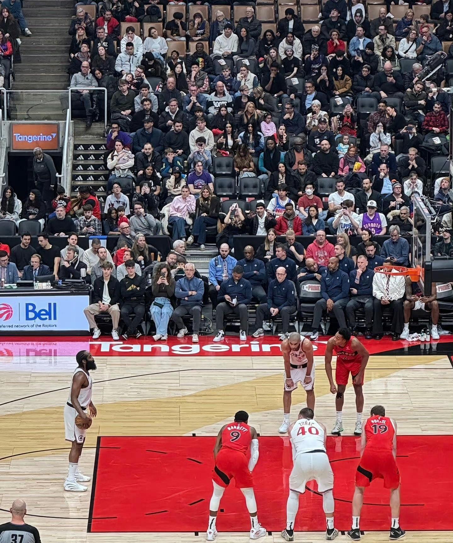 关于哈登重返赛场，持续失利首场状态出色，RNG观众沸腾！观众掌声雷动的信息