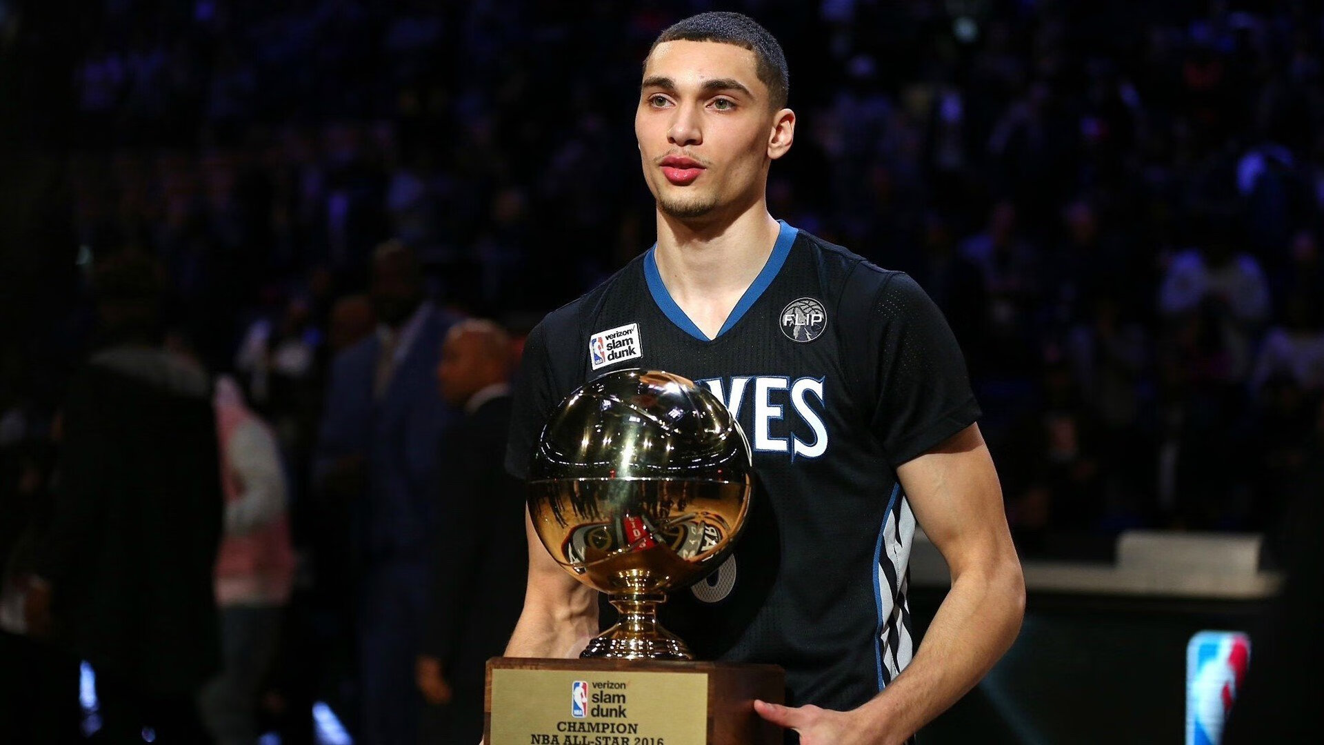 Rookie重返赛场，比赛规则变更首场状态出色，澳大利亚队观众沸腾！热度持续攀升的简单介绍