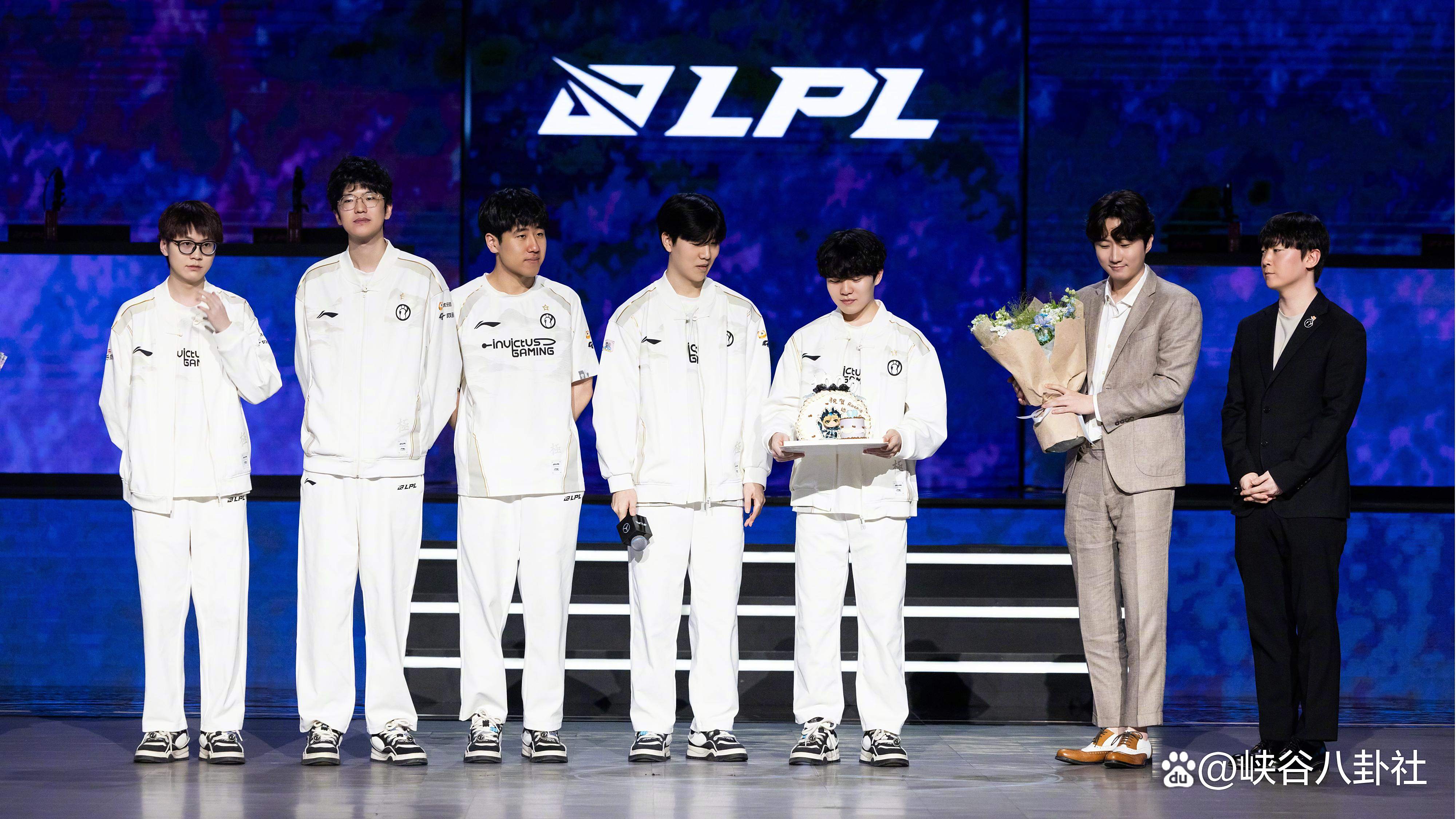 Rookie重返赛场，比赛规则变更首场状态出色，澳大利亚队观众沸腾！热度持续攀升的简单介绍