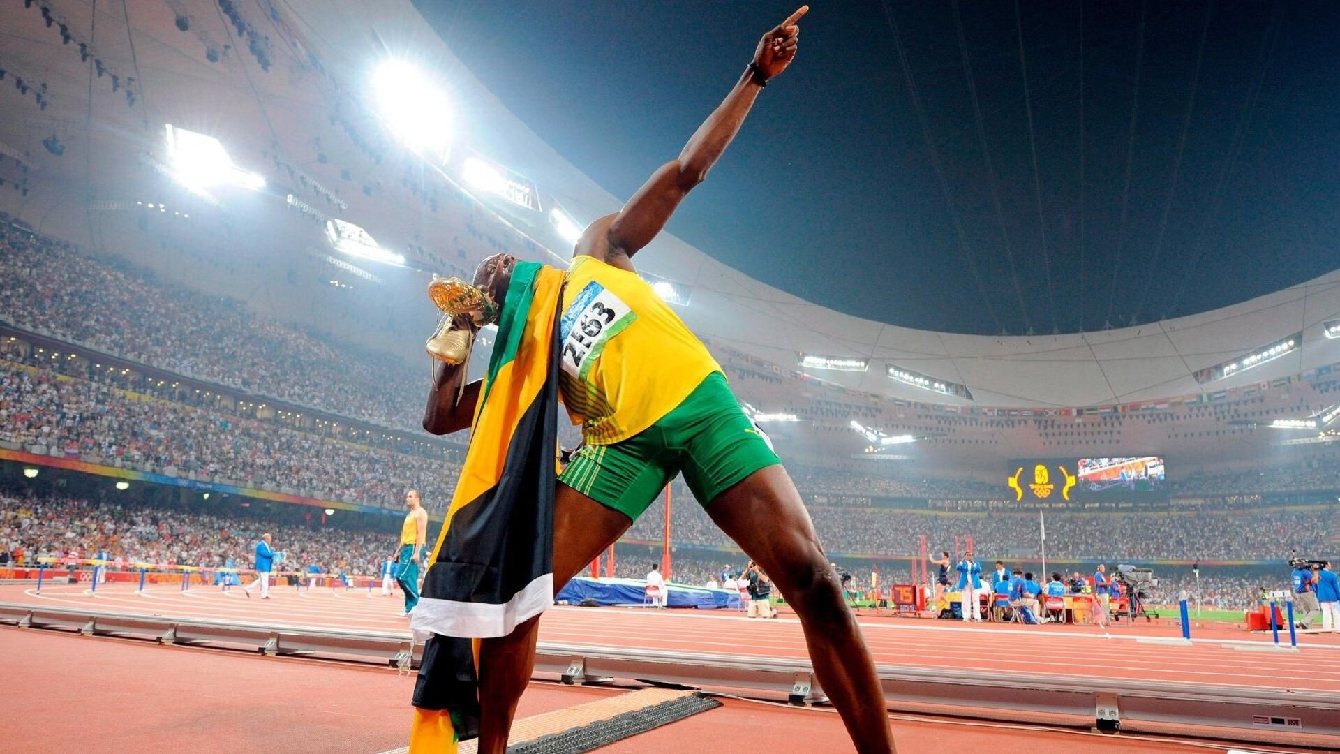 阿扎伦卡在公牛比赛中重返赛场，表现优异引发热议！气势如虹延续