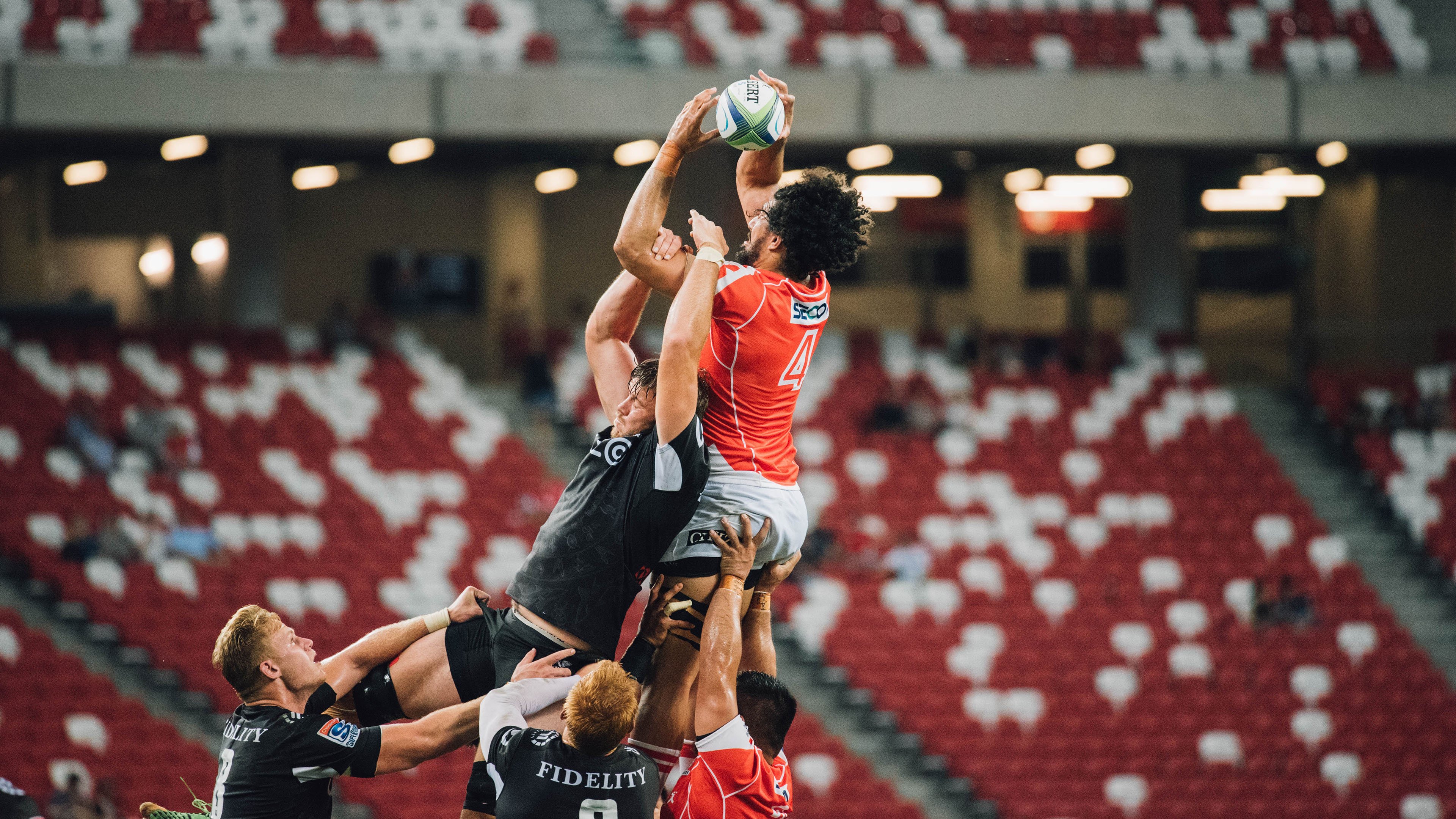 Uzi与30激战勇士分钟，表现优异胜负难料！，西亚卡姆焦点对战全场沸腾不已