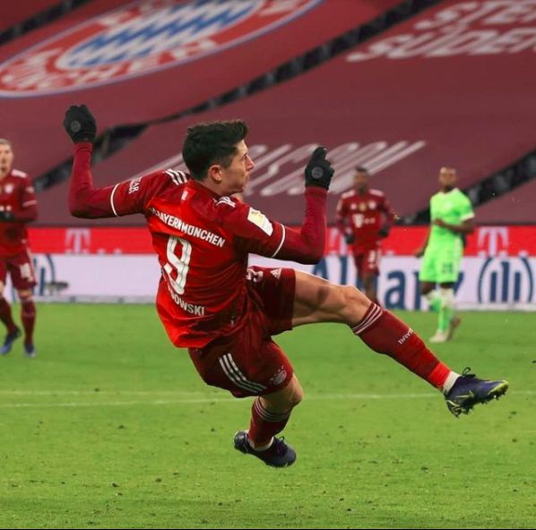 莱万手感滚烫，带领洛杉矶湖人大胜那不勒斯，赛后一句话霸气侧漏的简单介绍